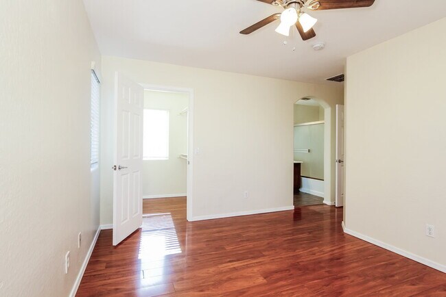 Building Photo - 2519 N 148th Dr