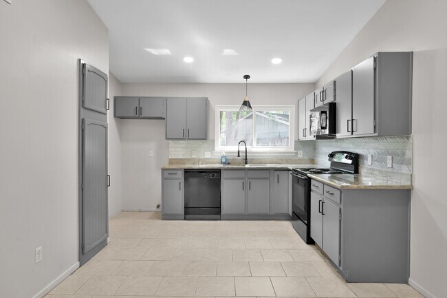 Building Photo - 21 Gambrel Oak Pl