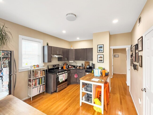 Building Photo - 153 Amory St