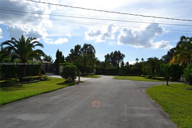 Building Photo - 5425 SW 190th Ave