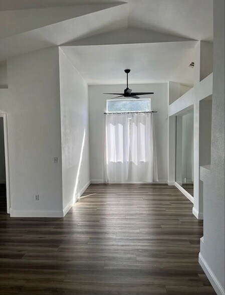 Building Photo - 5444 W Sunnyside Ct