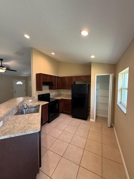 Building Photo - 15761 SW 23rd Avenue Rd