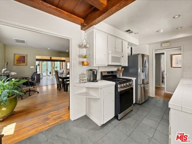 Building Photo - 14552 Hesby St