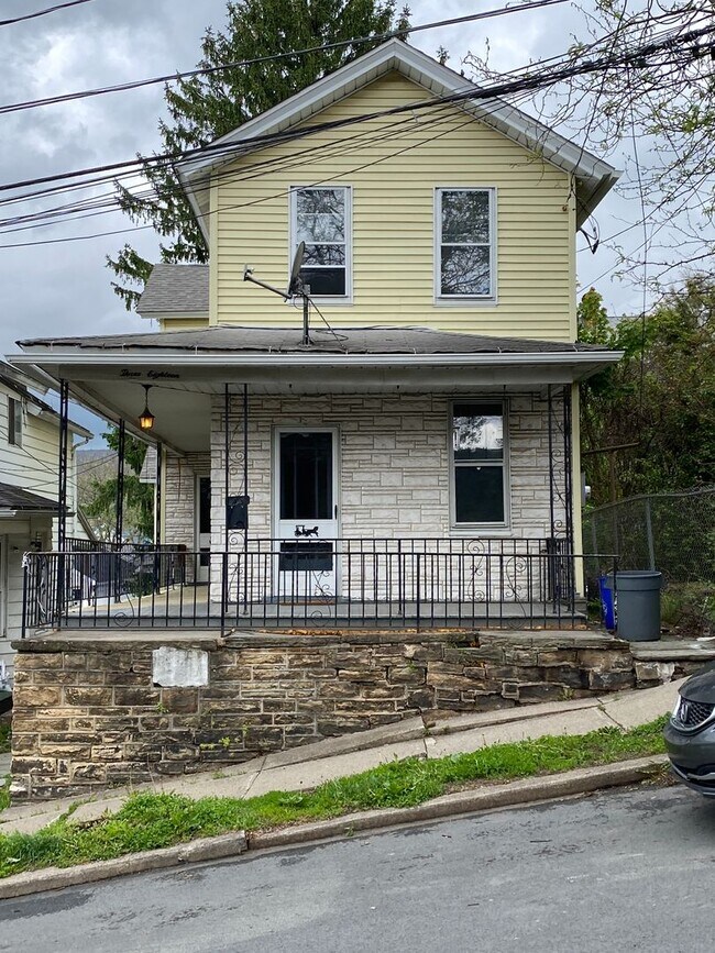 Building Photo - 318 13th Ave
