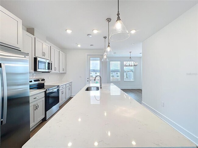 Building Photo - 15465 Hamlin Pk Dr