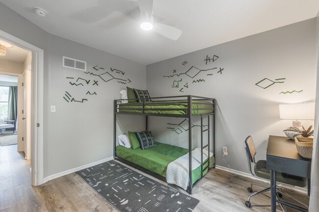 Building Photo - 433 Spring Ave