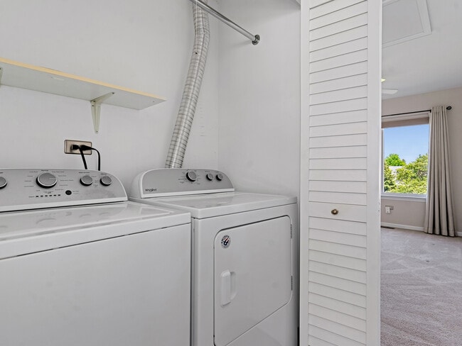 Building Photo - 2745 Canyon Dr