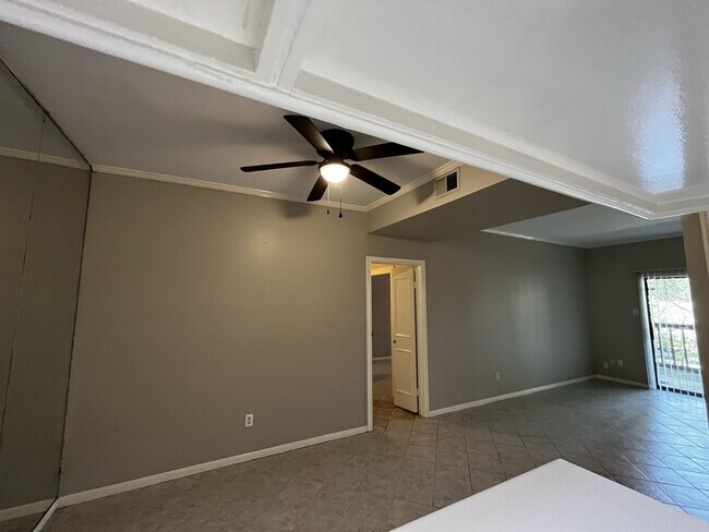 Building Photo - Adorable 1 bedroom, 1 bath Town-Home!!