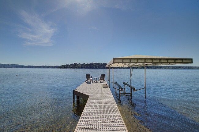 Building Photo - 3bd/3.75ba Sammamish Home