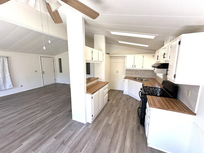 Building Photo - 32935 Wildomar Rd