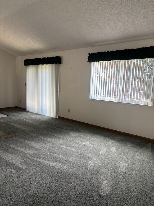 Building Photo - 1712 Shasta Ct