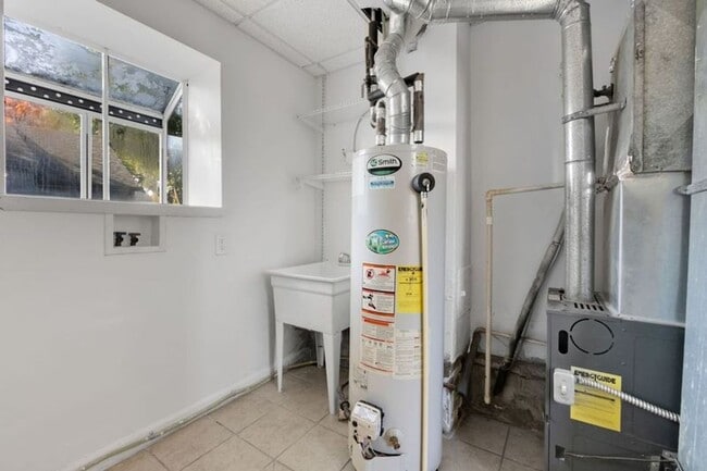 Building Photo - 22100 Revere St