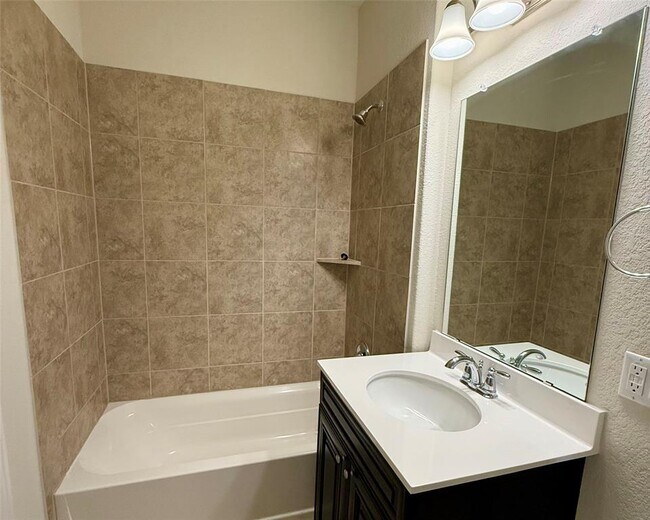 Building Photo - 14004 Hedera Dr