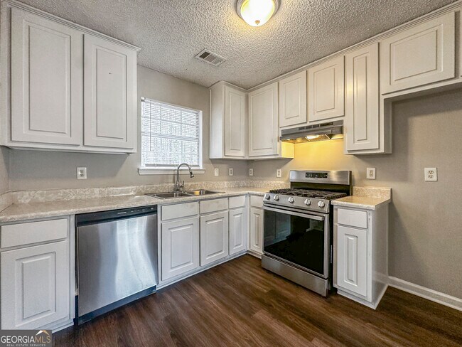 Building Photo - 255 Buffington Dr