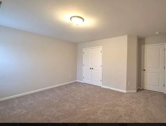 Building Photo - 515 Daisy Hill Ln