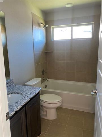 Building Photo - 2609 St Lawrence Dr