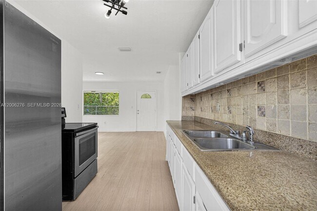 Building Photo - 153 NW 42nd St