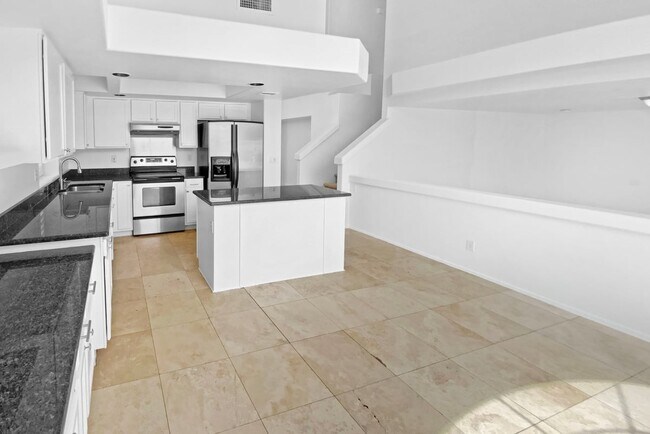 Building Photo - 10928 Vista Ave