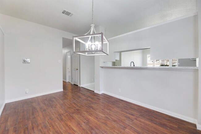 Building Photo - 9505 Woodvale Dr