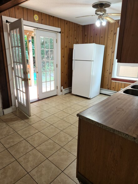 Kitchen - 53 Morrison St