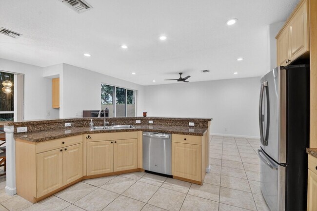 Building Photo - 4795 S Classical Blvd