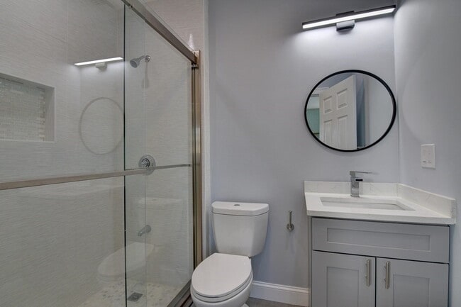 Building Photo - 9 Elm Ave