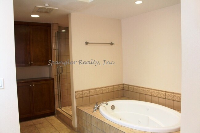 Building Photo - 553 Laguna Dr
