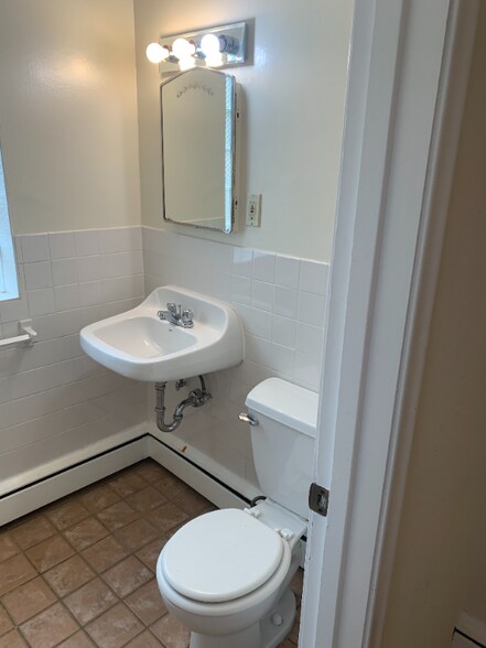 Building Photo - 877 St Paul Ave