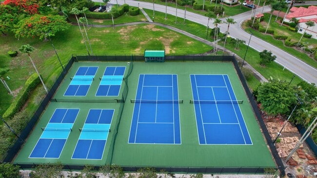 Building Photo - 7677 Lexington Club Blvd