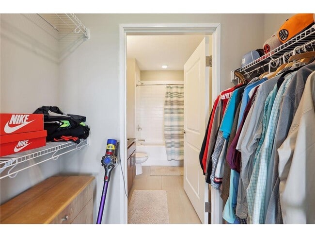 Building Photo - 401 SE Main St