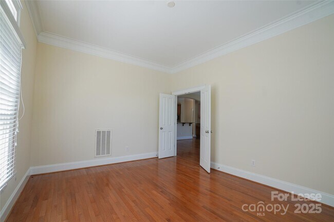 Building Photo - 509 Lees Ct St