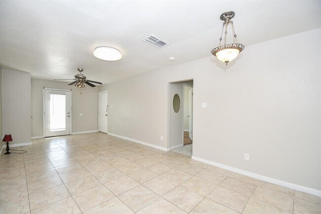Building Photo - 15063 Woodforest Blvd