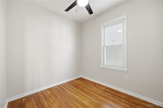 Building Photo - 36 Krakow St