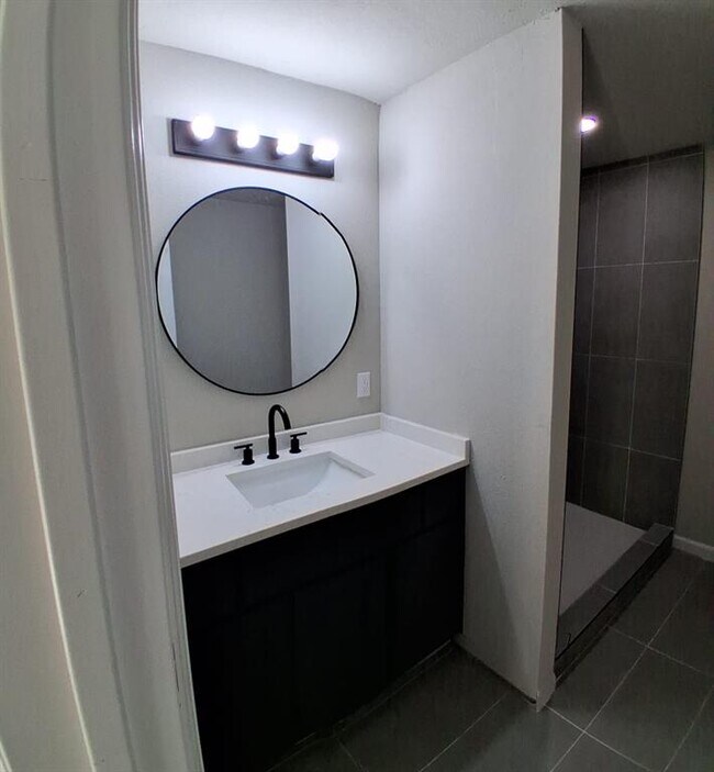 Building Photo - 6121 W 40th St