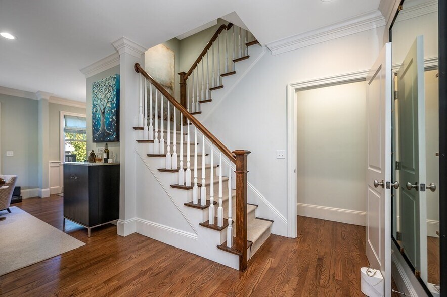 Building Photo - 56 Waverley Ave