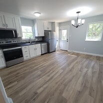 Building Photo - 429 Hutton Ln