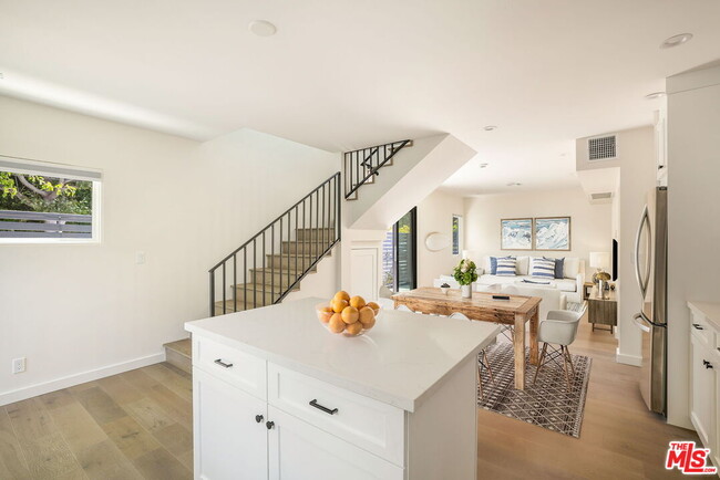 Building Photo - 535 Beloit Ave