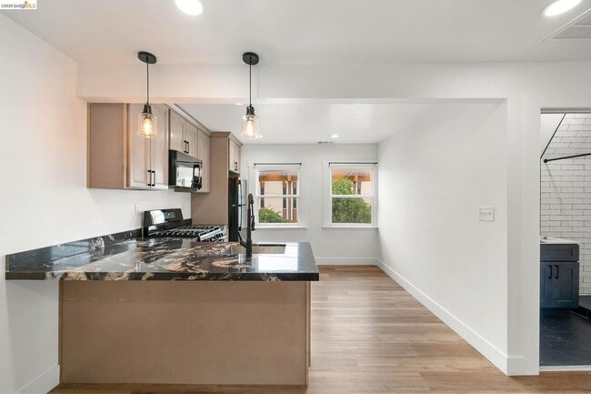 Building Photo - 2804 Adeline St
