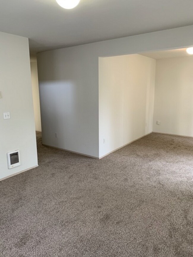 Building Photo - 321-R Street SE