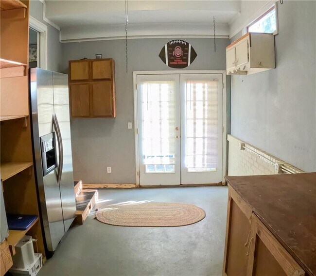 Building Photo - 998 Ferncliff Rd NE