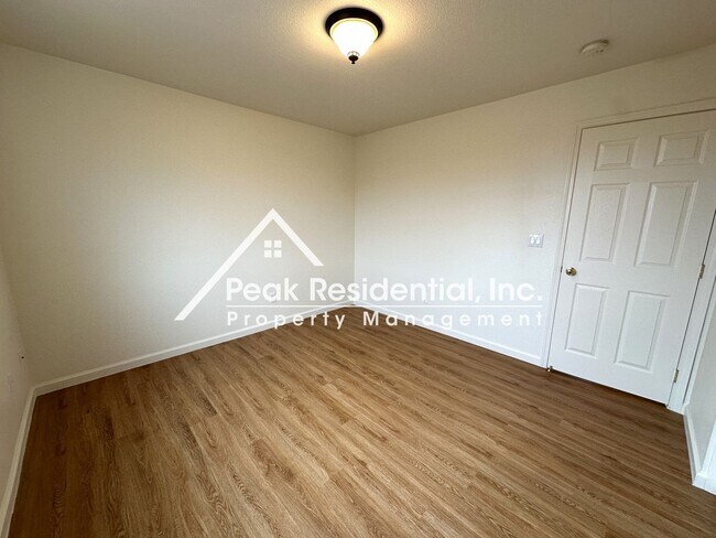 Building Photo - 1811 Waterfall Dr