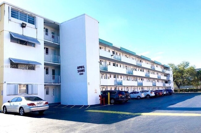 Building Photo - 1333 E Hallandale Beach Blvd