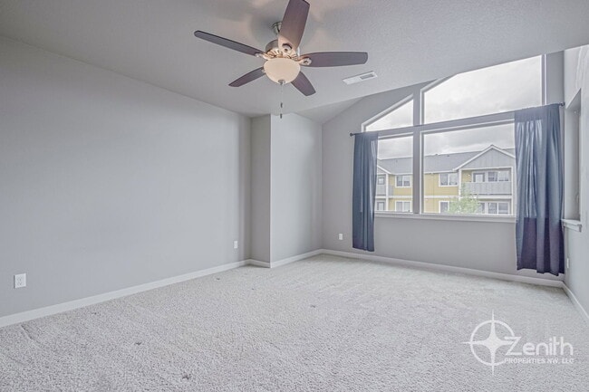 Building Photo - 12323 NE 116th Way