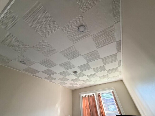 Building Photo - 125 Mallory Ave