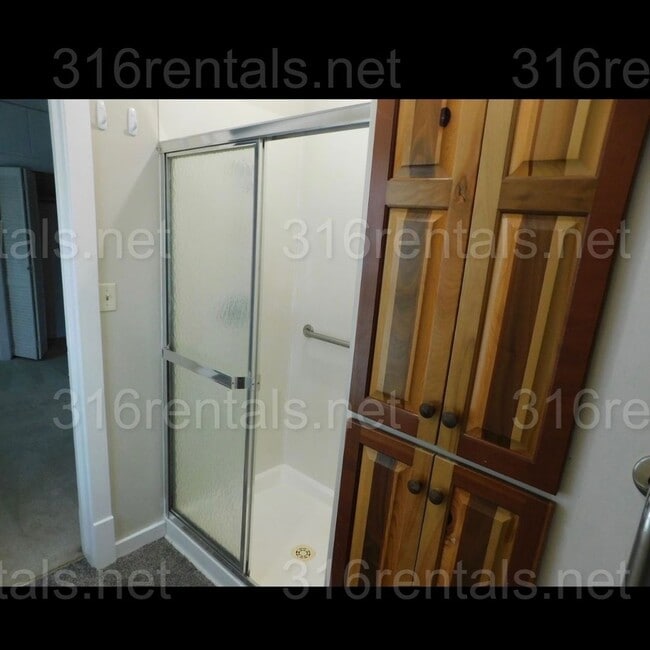 Building Photo - Cozy 2 bedroom home on corner lot!