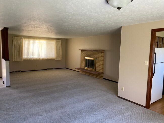 Building Photo - 2401 Dotsero Ave