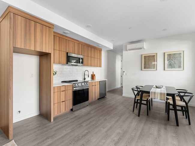 Building Photo - *1 MONTH FREE RENT* A 2bd/2bath Modern Tow...