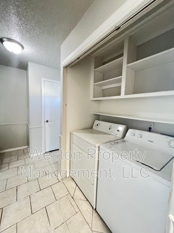 Building Photo - 1402 Bill Carrol Dr