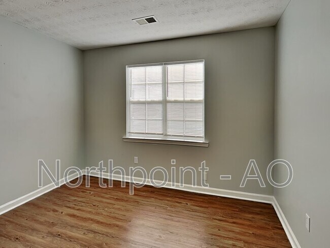 Building Photo - 375 Mountainview Dr