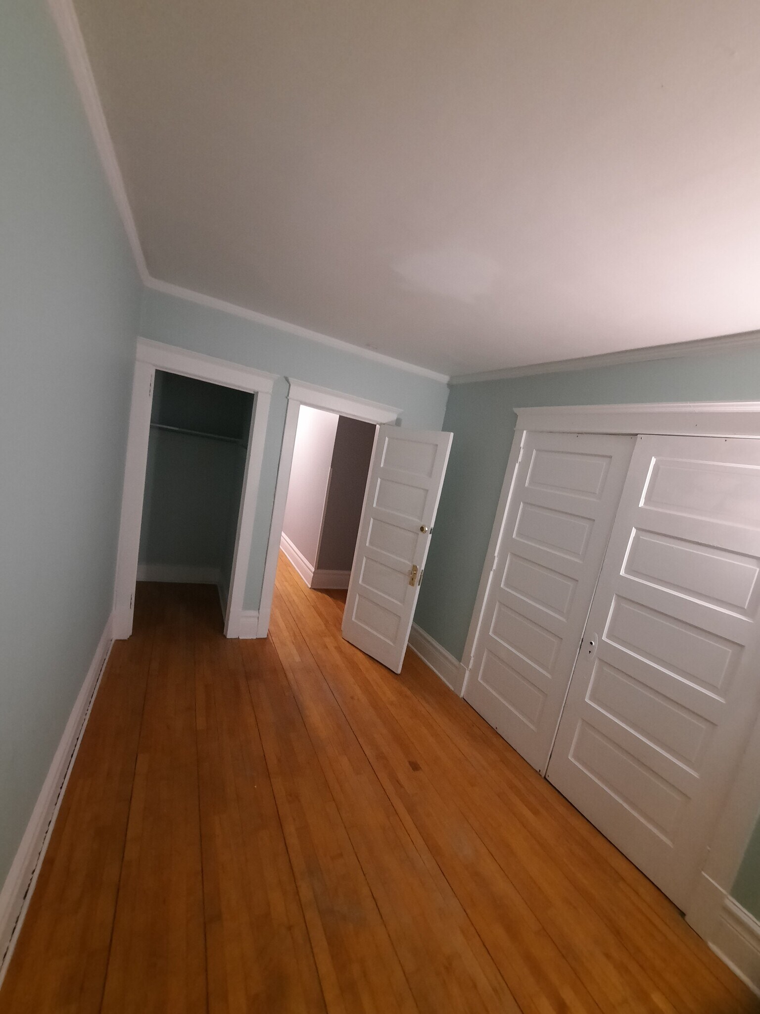 Building Photo - 427 N 10th Ave E